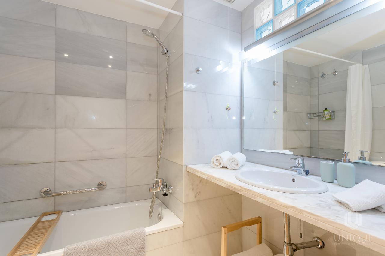 Unique Rentals - Stylish Seafront Duplex برشلونة المظهر الخارجي الصورة